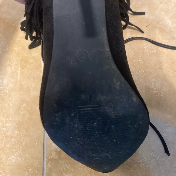 STYLISH FRINGE HEELS - Picture 3 of 5